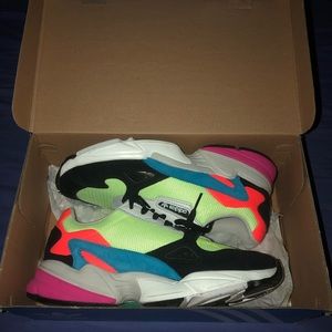 Adidas Falcon W sneakers